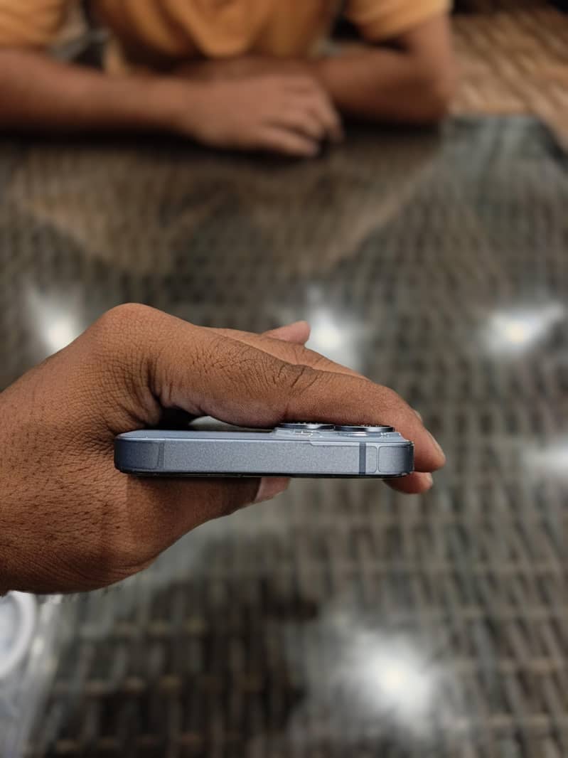 Apple iPhone 14 3