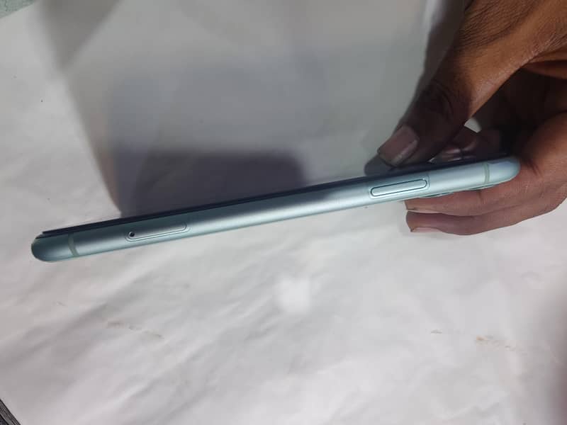 Apple iPhone 11 7