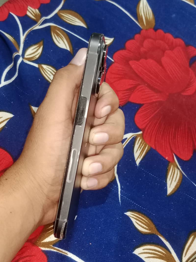 Apple iPhone 14 Pro 0