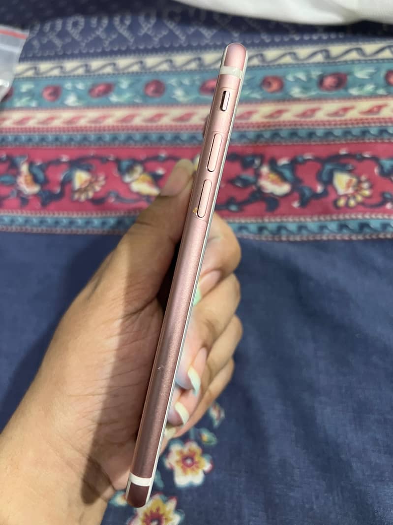 iPhone 7 4