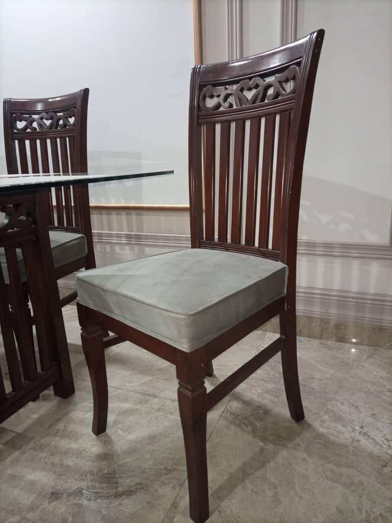 Elegant & Spacious Dining Table 3