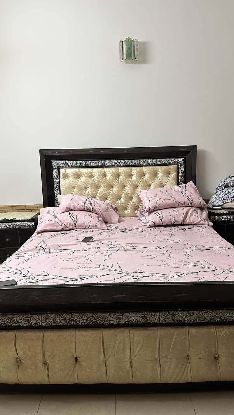 Double bed 0