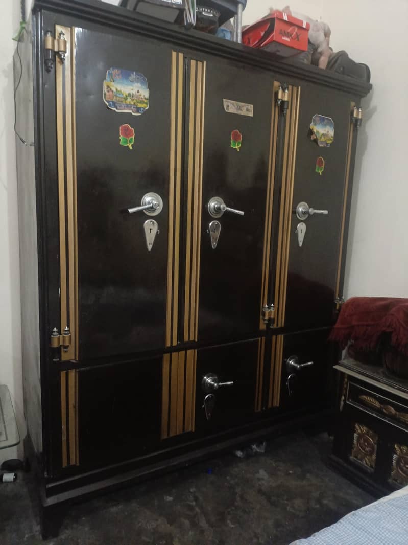 wardrobe 0