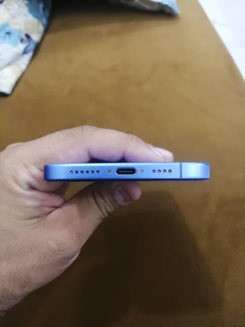 Apple iPhone 16 Plus 4