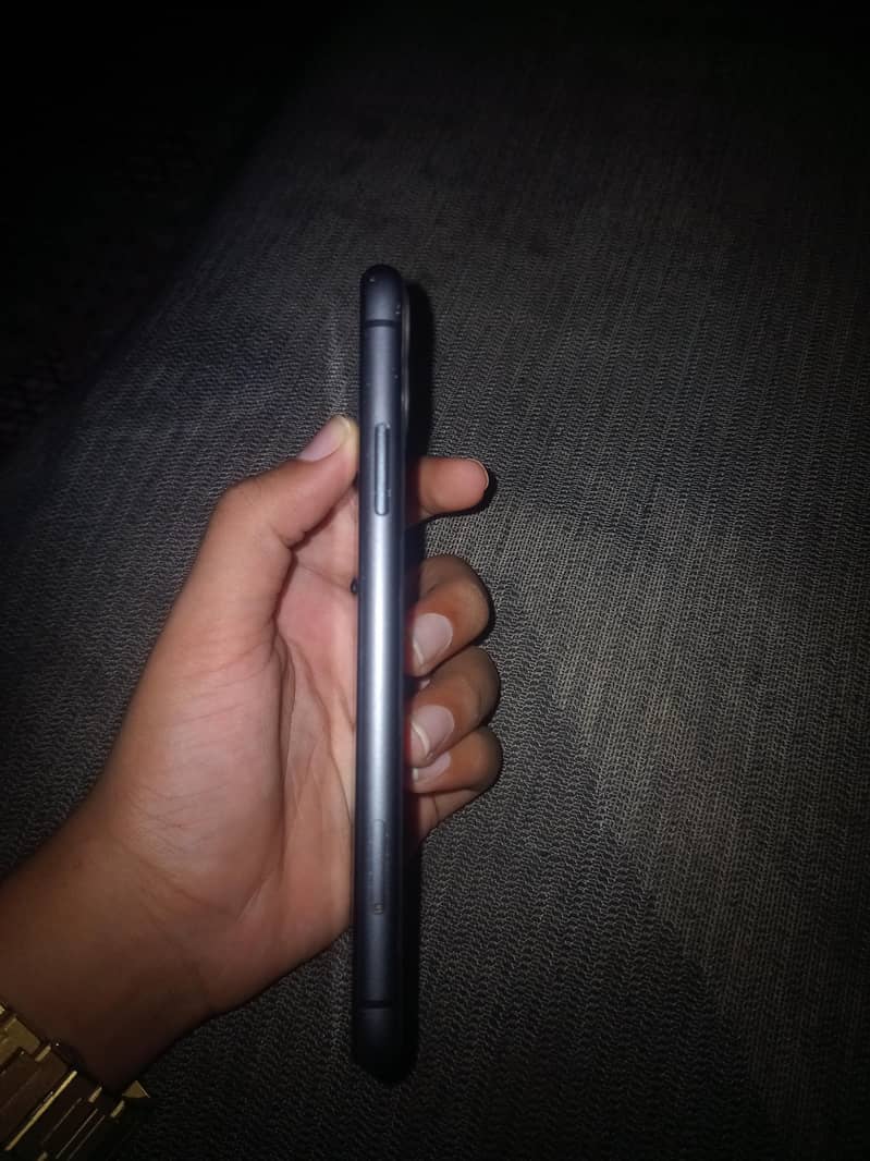 Apple iPhone 11 3