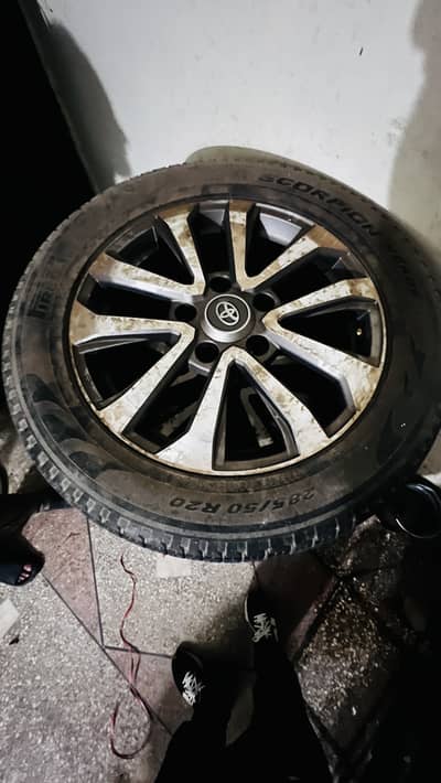 Land Cruiser zx 2010/2012 k Rims + tyres hen = 4