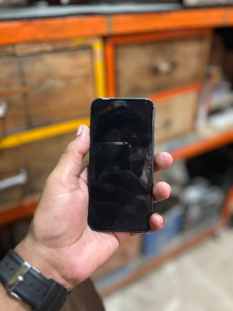 Apple iPhone 12 mini 3
