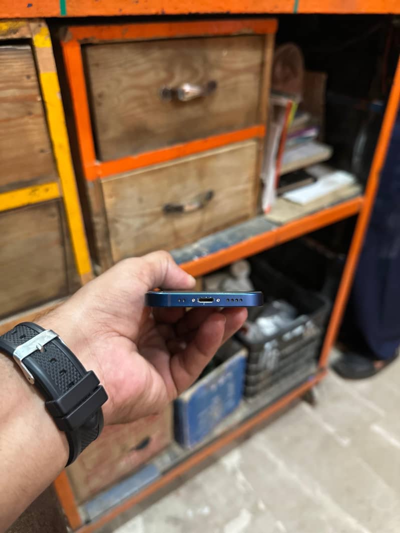 Apple iPhone 12 mini 4