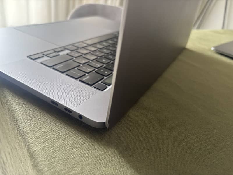 MacBook Pro 16” 1