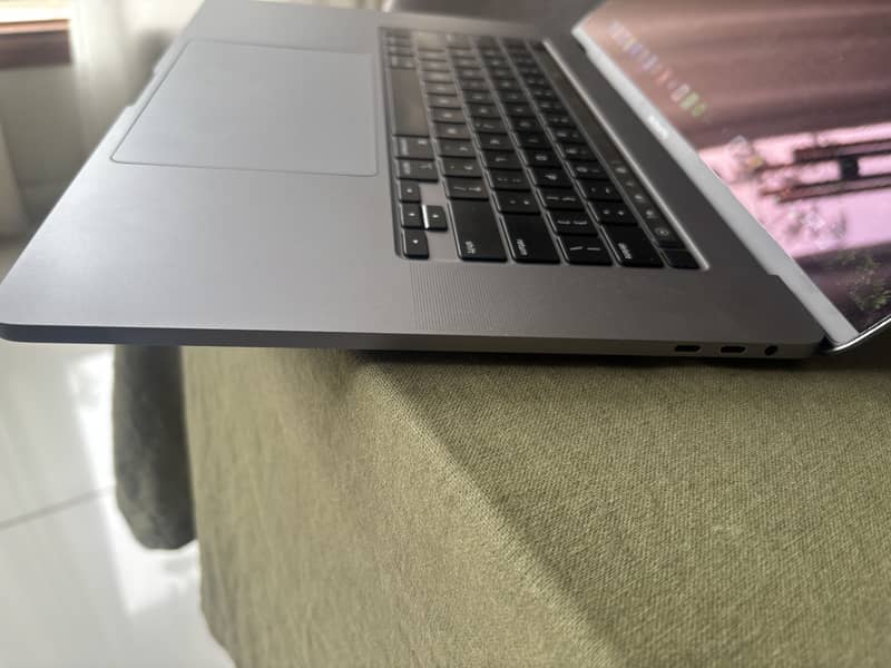 MacBook Pro 16” 6