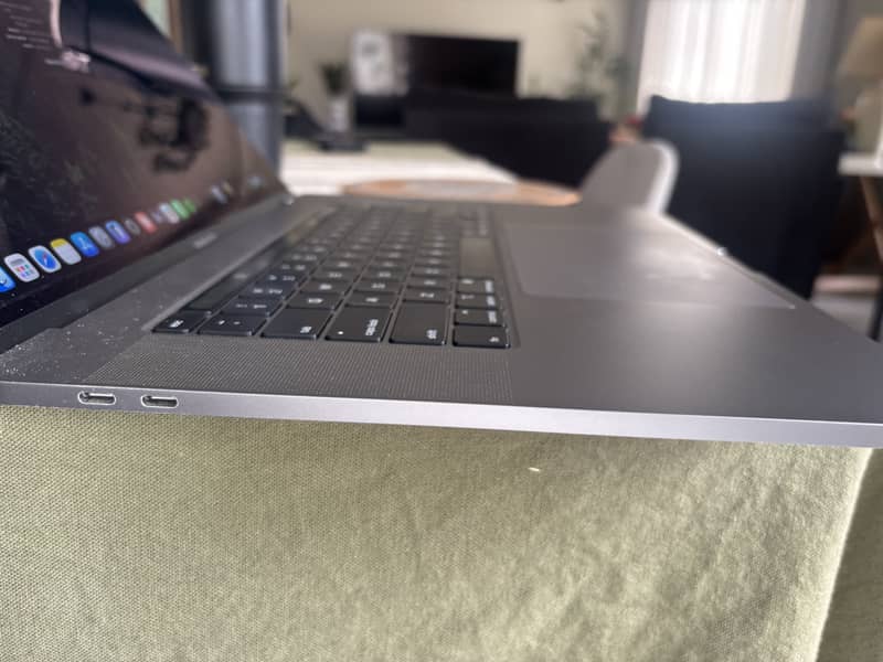 MacBook Pro 16” 7