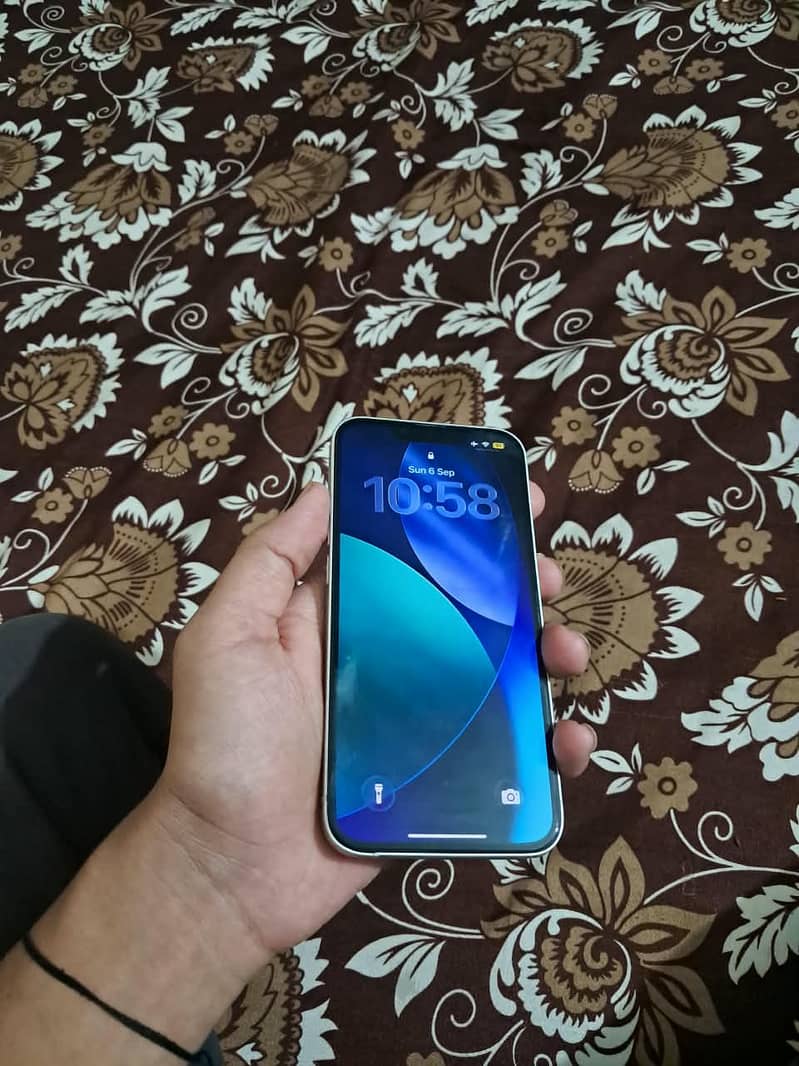 Apple iPhone 13 1