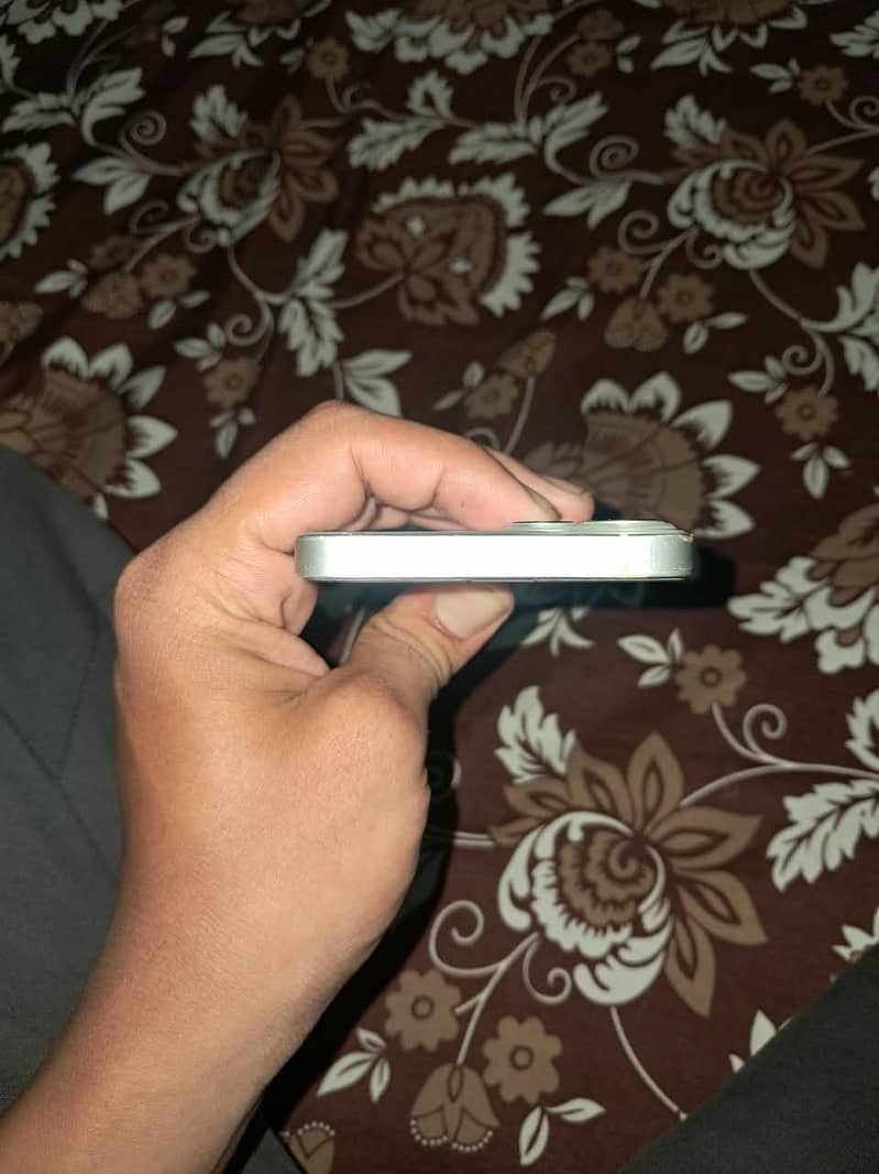 Apple iPhone 13 3