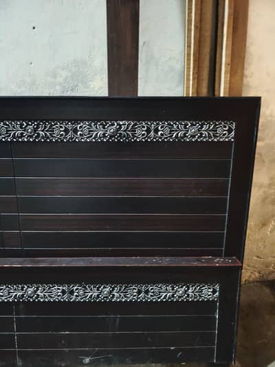 Bed Wood 03704042671 kindly is nmbr pe rbta kryn. .