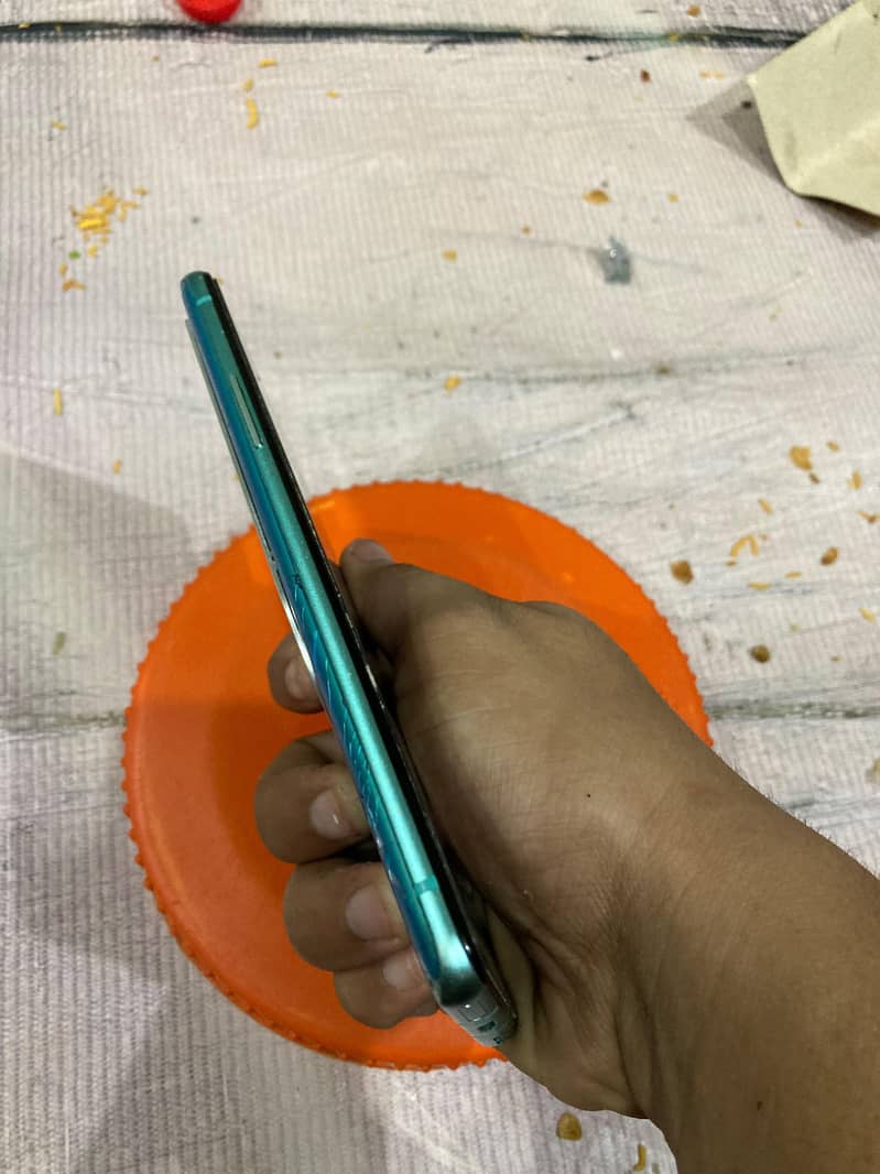 One Plus 8T back crack 2