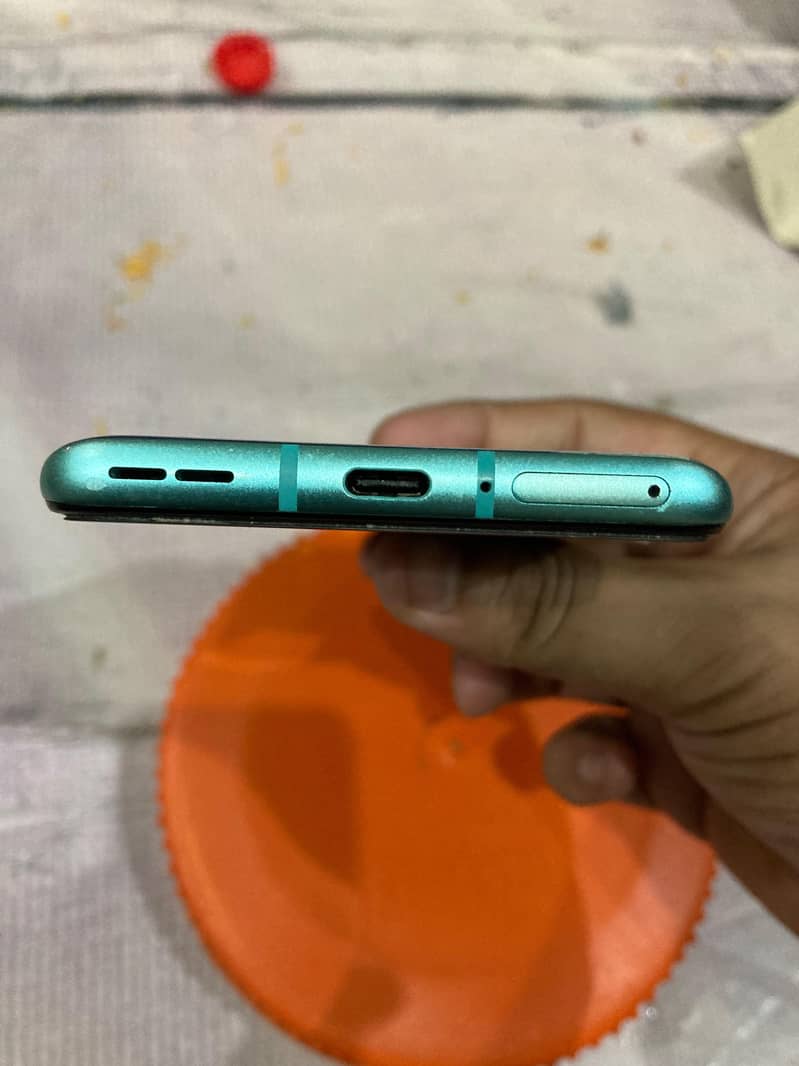 One Plus 8T back crack 4
