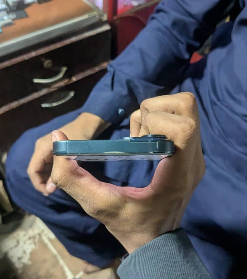 Apple iPhone 14 3