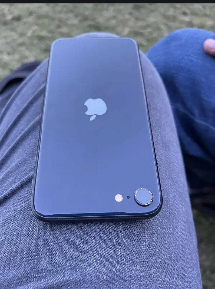 Apple iPhone SE3rd generation 4