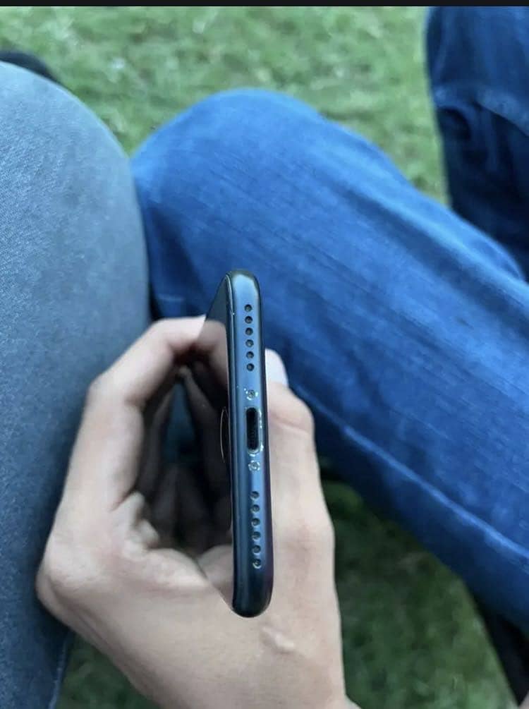Apple iPhone SE3rd generation 5