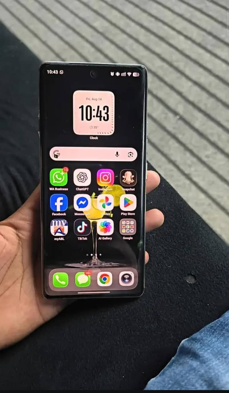 Tecno CAMON 40 Pro 1