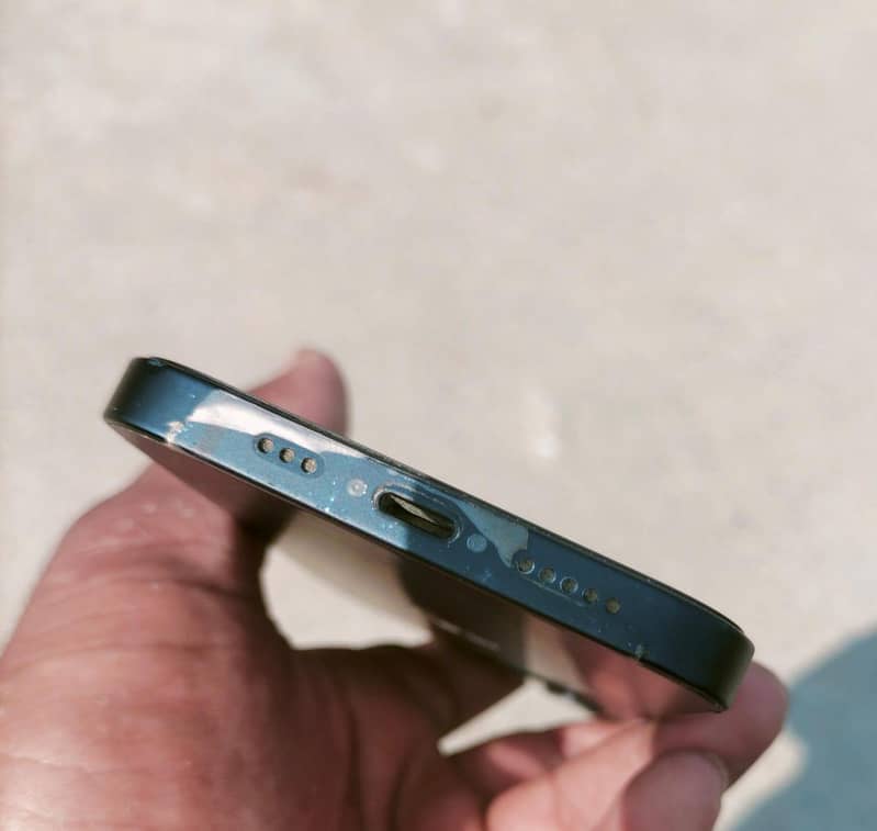 Apple iPhone 12 3