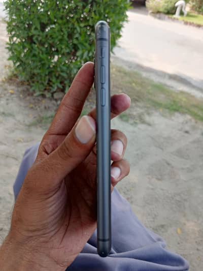 iPhone 11 64 GB battery 84 good condition
