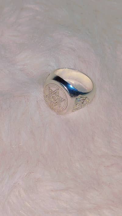 Irani ring weight (23g) and new condition,,,!
