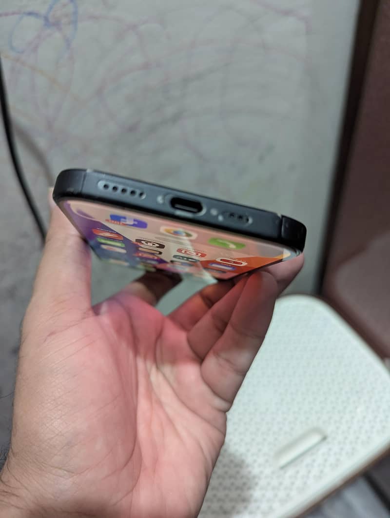 Apple iPhone 15 4