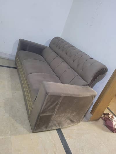 sofa set in excellent condition available for sale