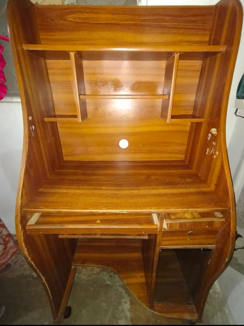 Computer Table with wheels 0