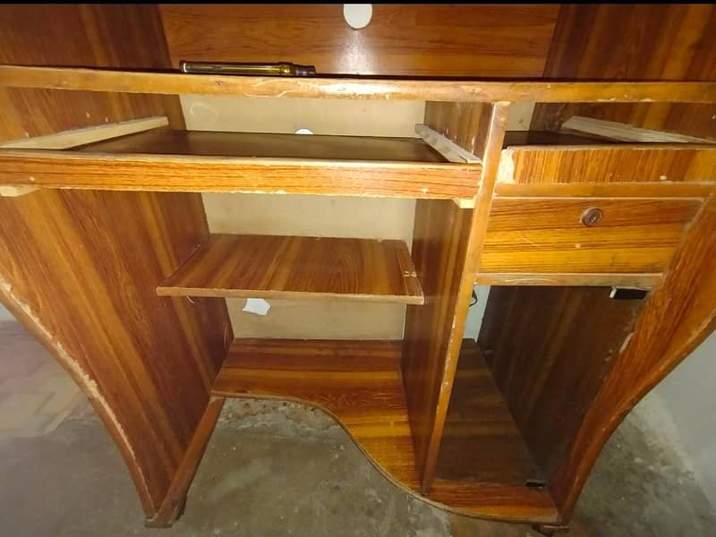 Computer Table with wheels 1