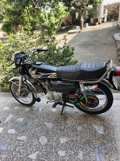 all panjab num laga ha or bike bilkul seil pack ha enjan saaf janavn