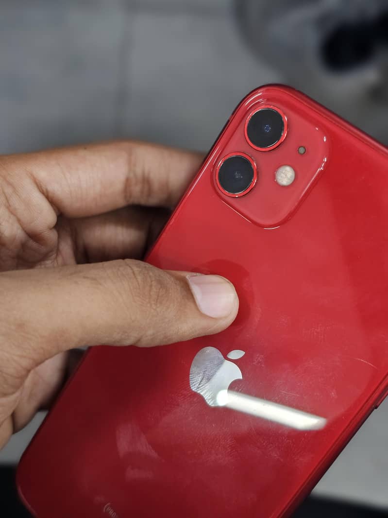 Apple iPhone 11 4