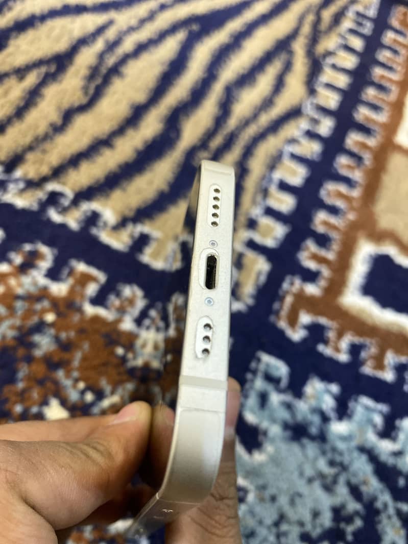 Apple iPhone 13 2