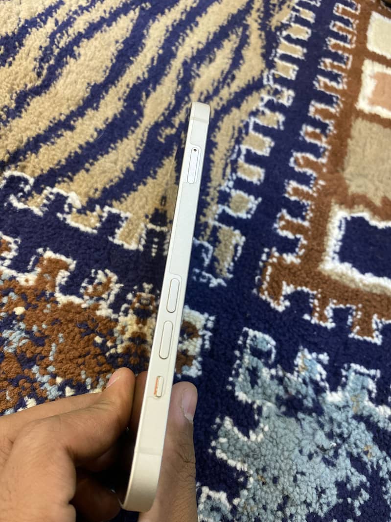 Apple iPhone 13 5