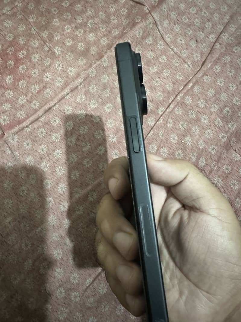 Apple iPhone 15 Pro Max 2
