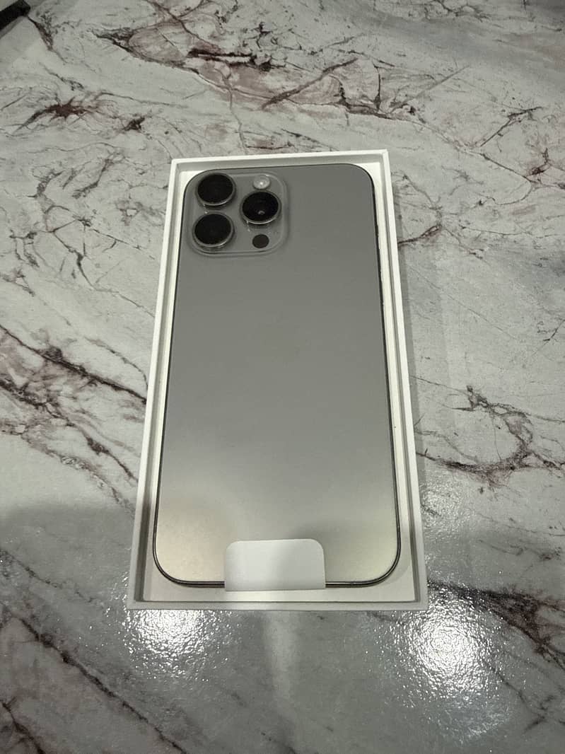 Apple iPhone 15 Pro Max 0