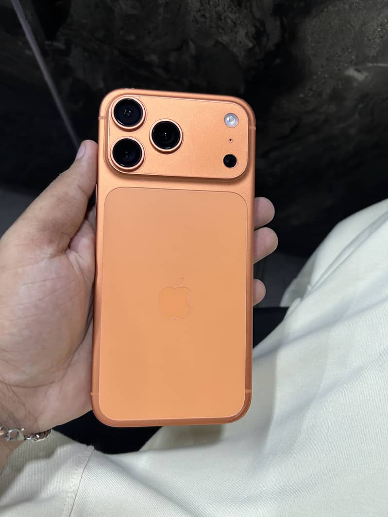 Apple iPhone 17 Pro Max 3