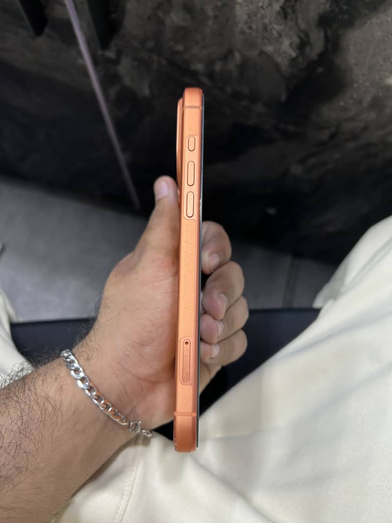 Apple iPhone 17 Pro Max 4