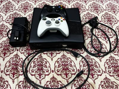 Xbox 360 S Slim 250GB | 2 Original Controllers | Kinect | 30+ Games