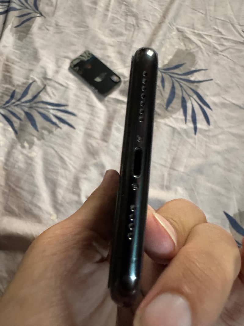 Apple iPhone X 3