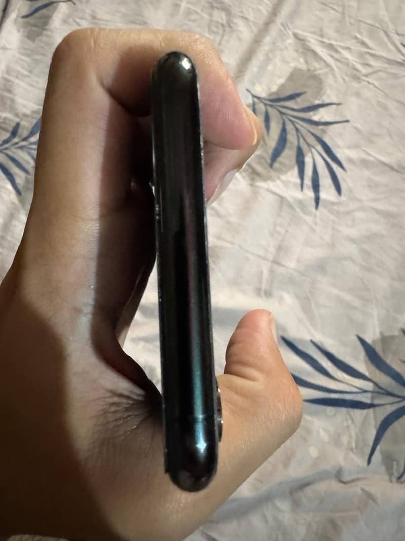 Apple iPhone X 4