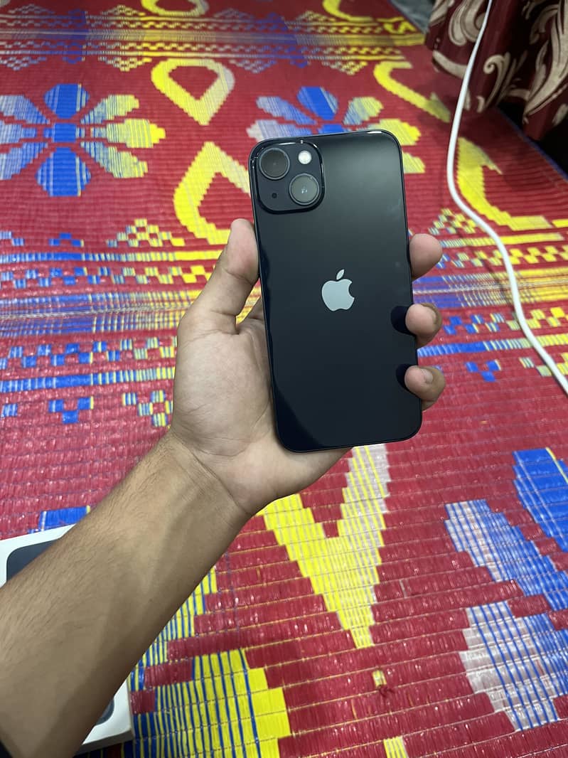 Apple iPhone 13 0