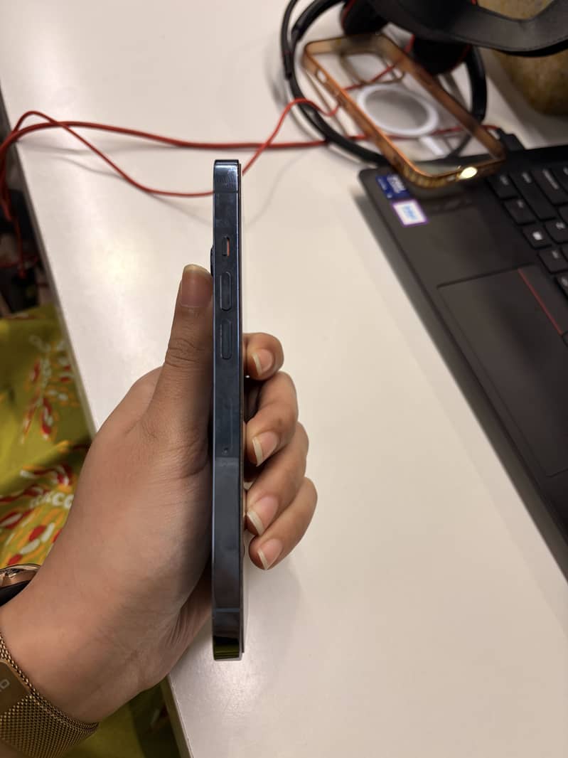Apple iPhone 13 Pro 2