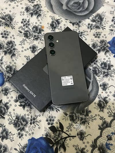 Samsung Mobile S24 fE