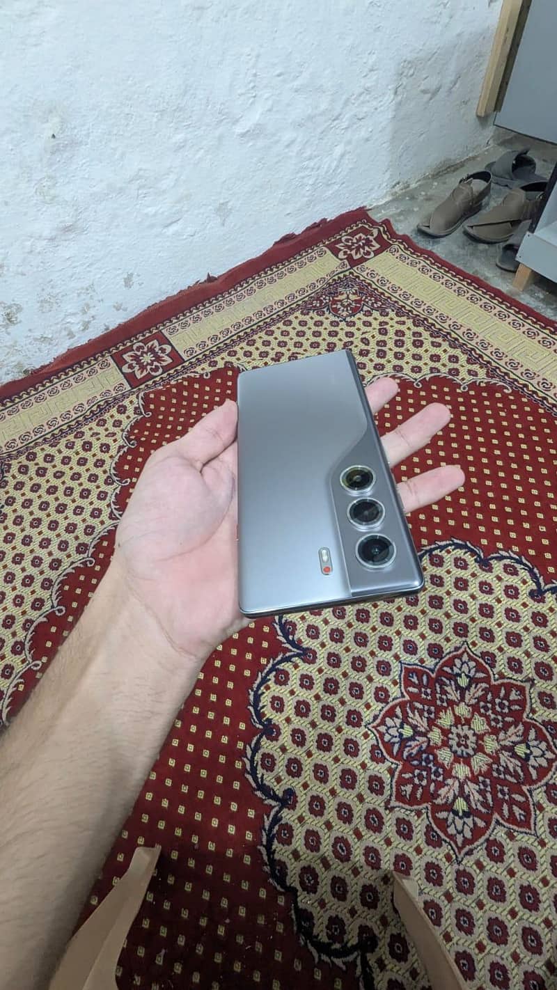 Tecno CAMON 40 Pro 1