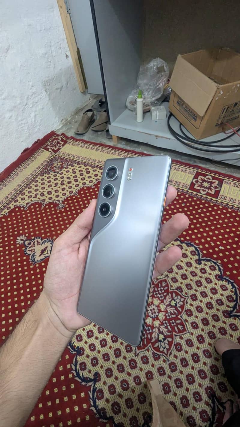 Tecno CAMON 40 Pro 3