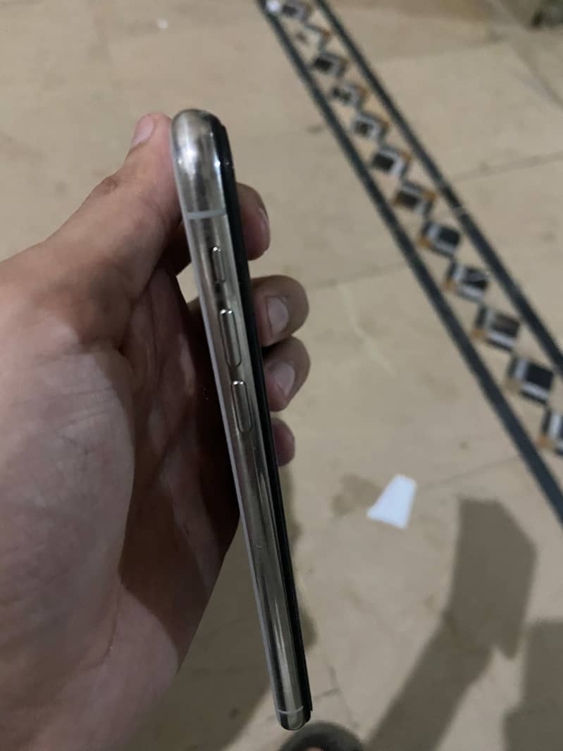 Apple iPhone X 3