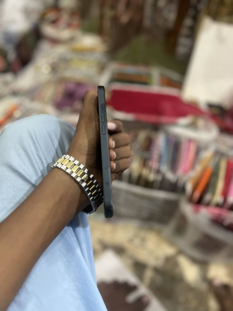 iPhone 13 3