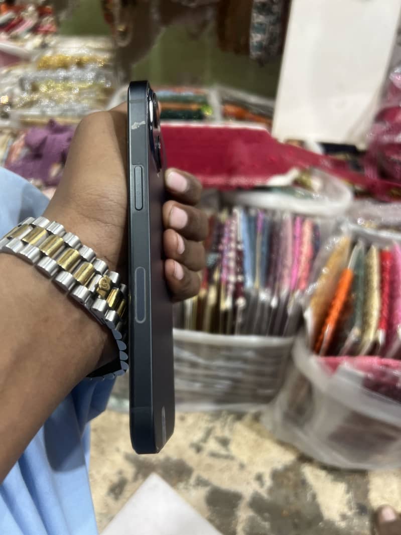 iPhone 13 4